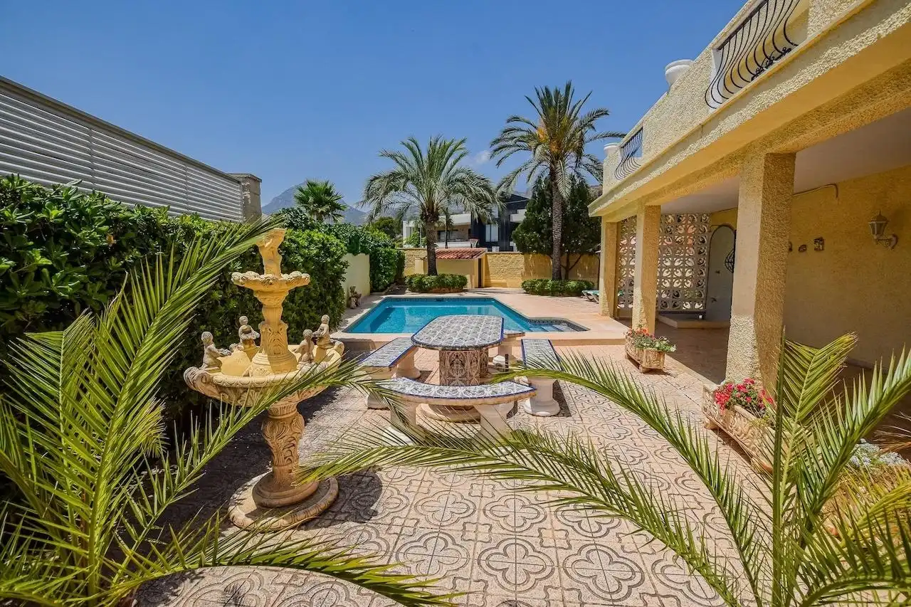 Chalet con piscina en venta en Escandinavia - Cautivador, imagen 2