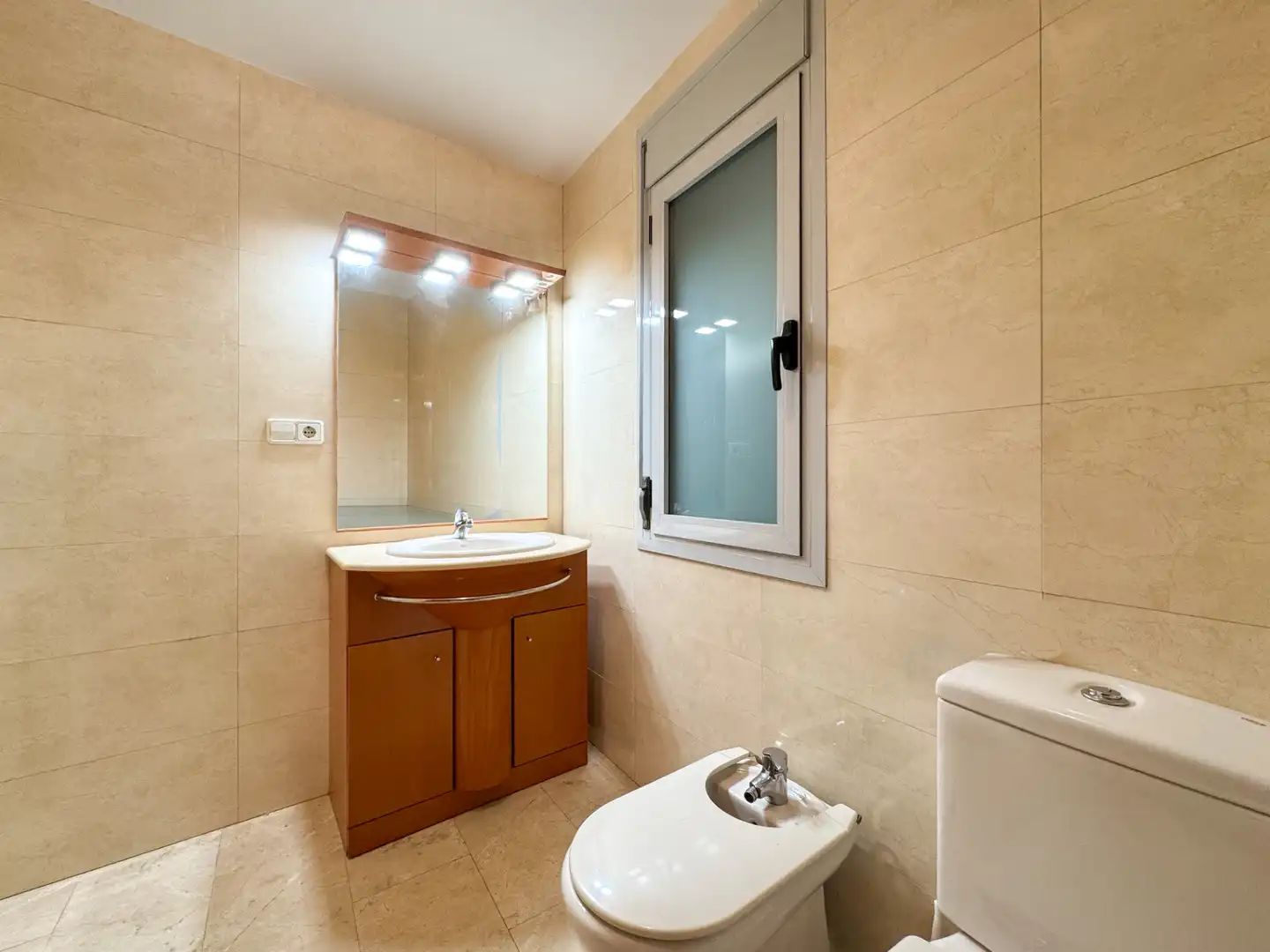Baño de Piso en venta en Lleida con Calefacción, Parquet y Horno