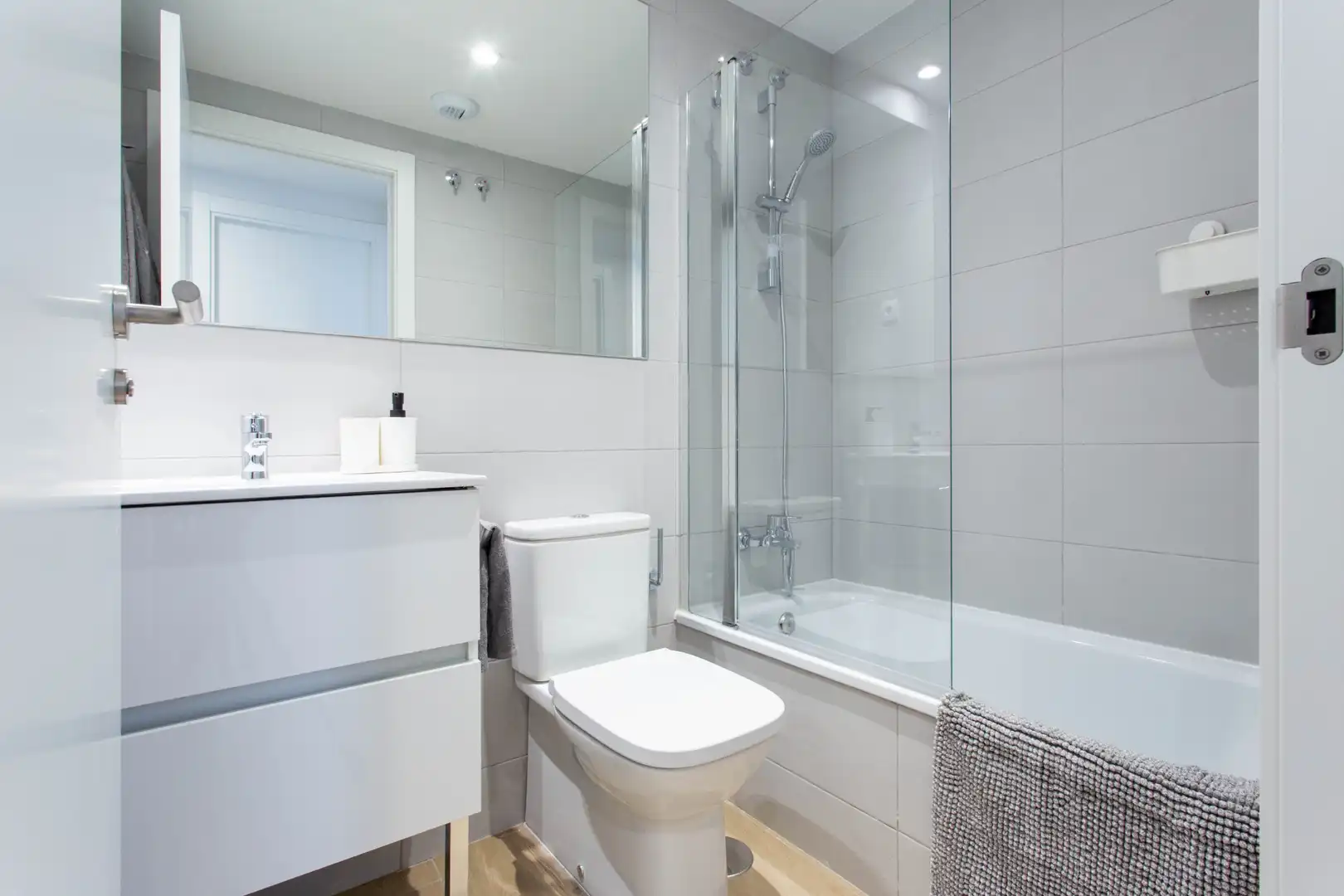 Baño de Piso en venta en Alcalá de Henares con Aire acondicionado, Calefacción y Trastero