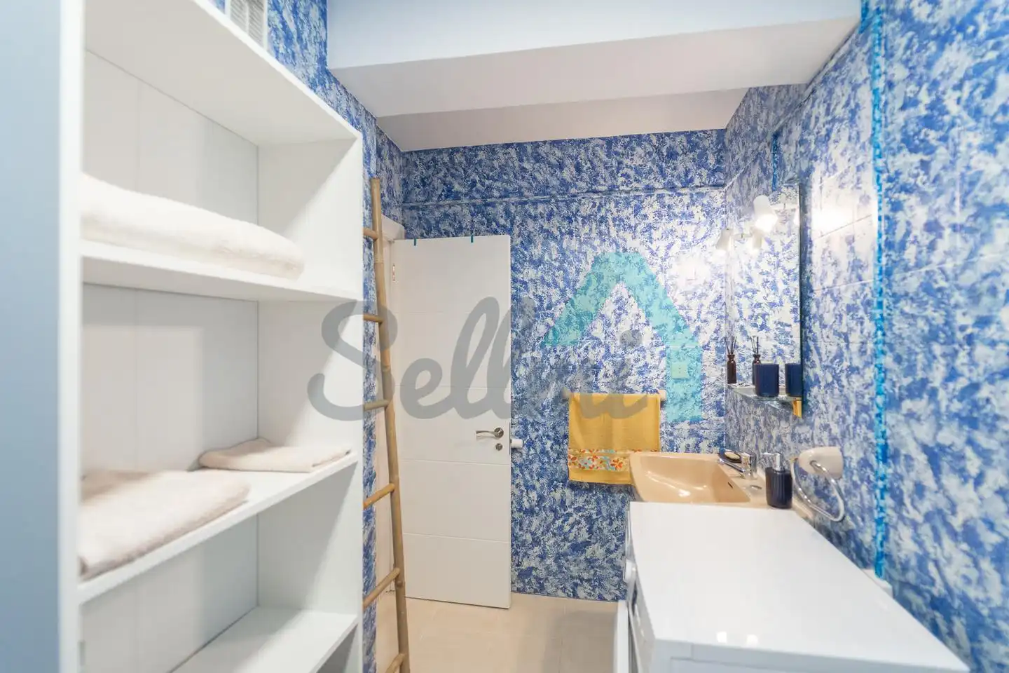Bathroom of Flat for rent in Oviedo   with Heating, Parquet flooring and Furnished