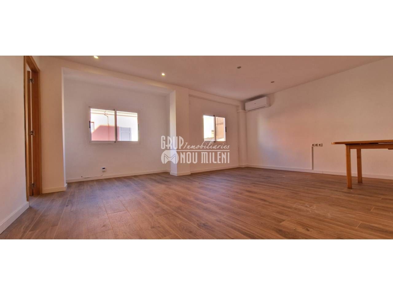 Dormitori de Pis de lloguer en Sedaví amb Aire condicionat, Terrassa i Traster