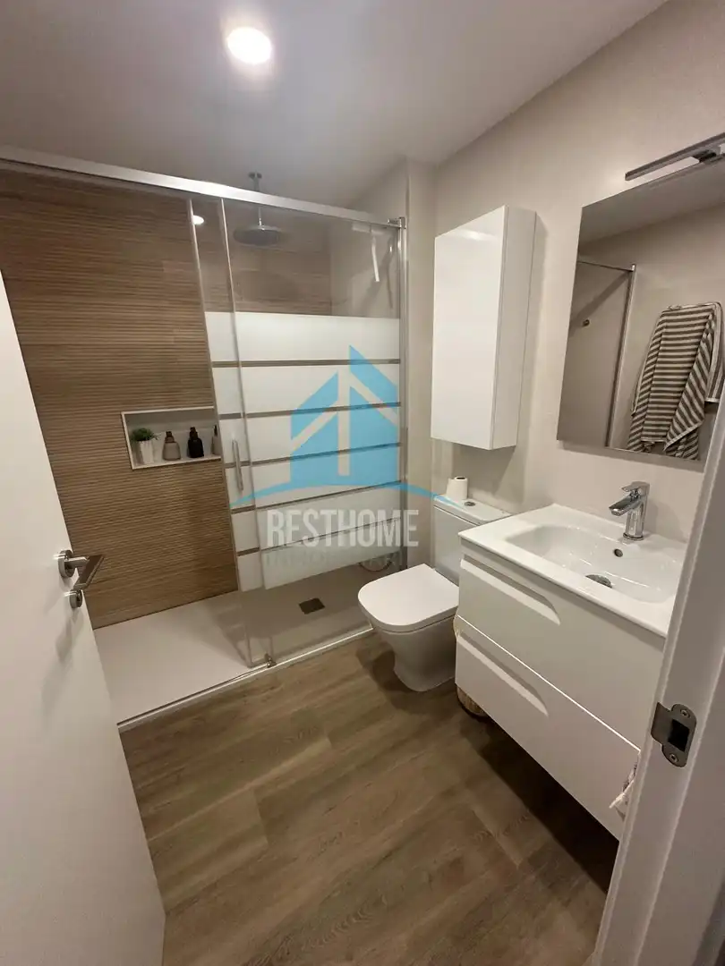 Badezimmer von Wohnungen zur Miete in Cullera mit Klimaanlage, Privatgarten und Terrasse