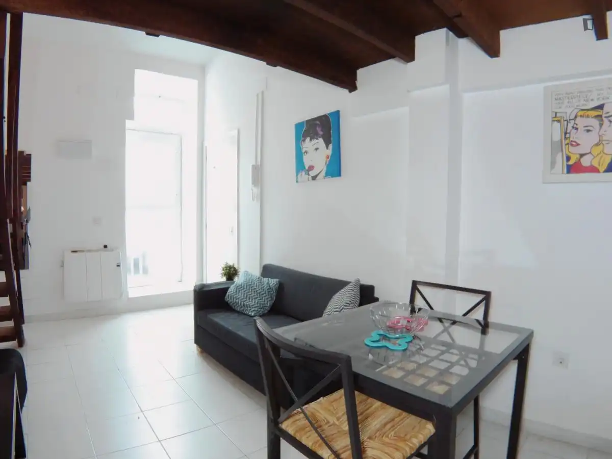 Study for rent in Valdeacederas