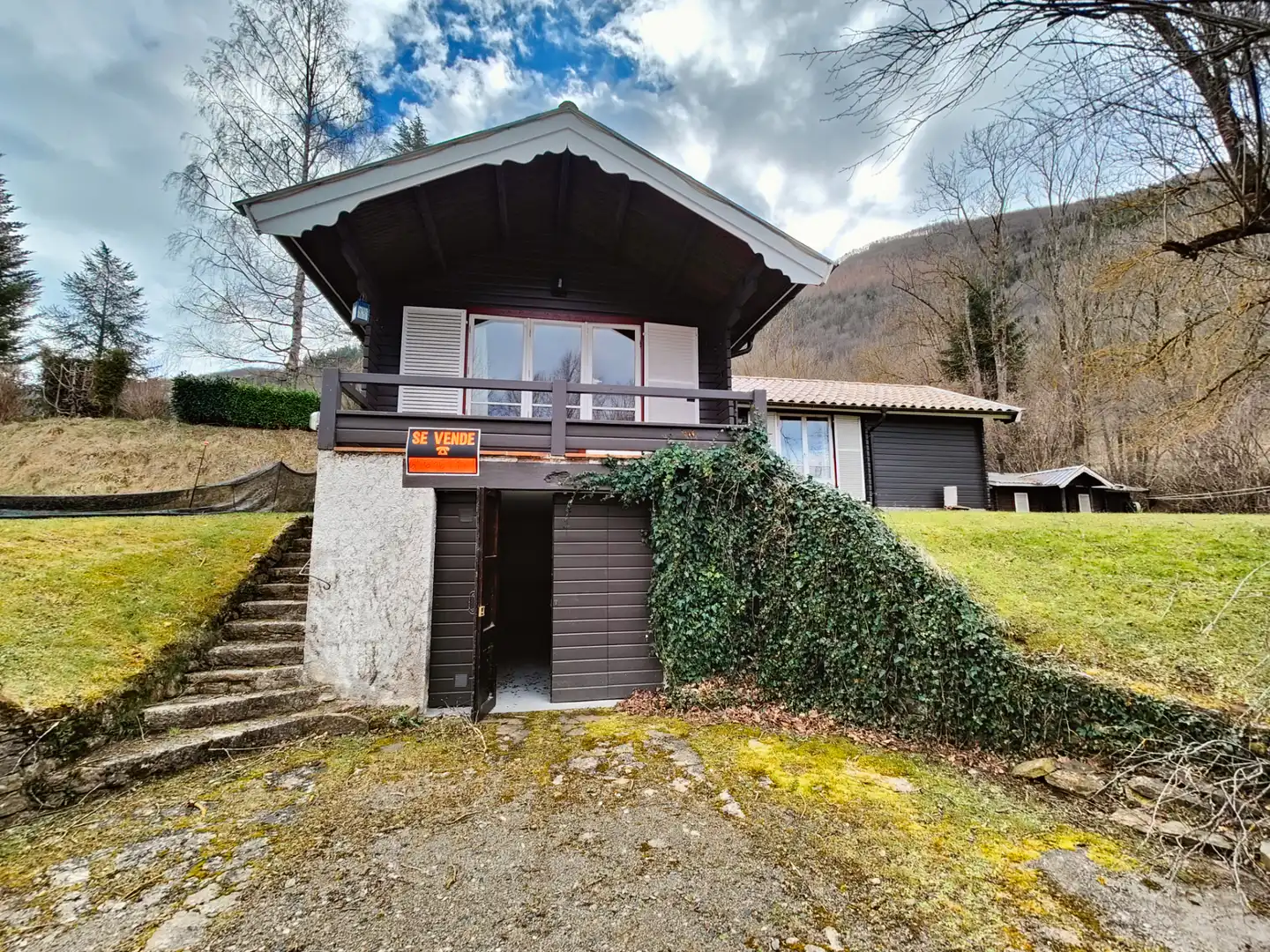 Vista exterior de Casa o xalet en venda en Camprodon amb Jardí privat, Parquet i Terrassa