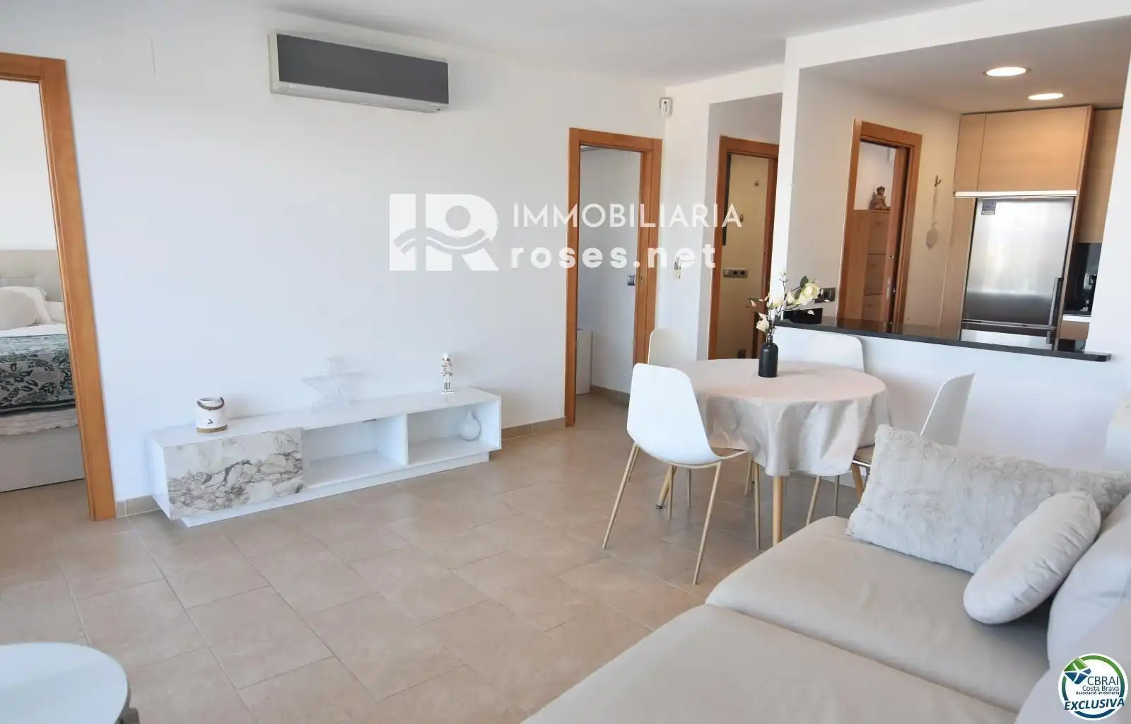 Sala de estar de Piso en venta en Roses con Aire acondicionado, Terraza y Piscina