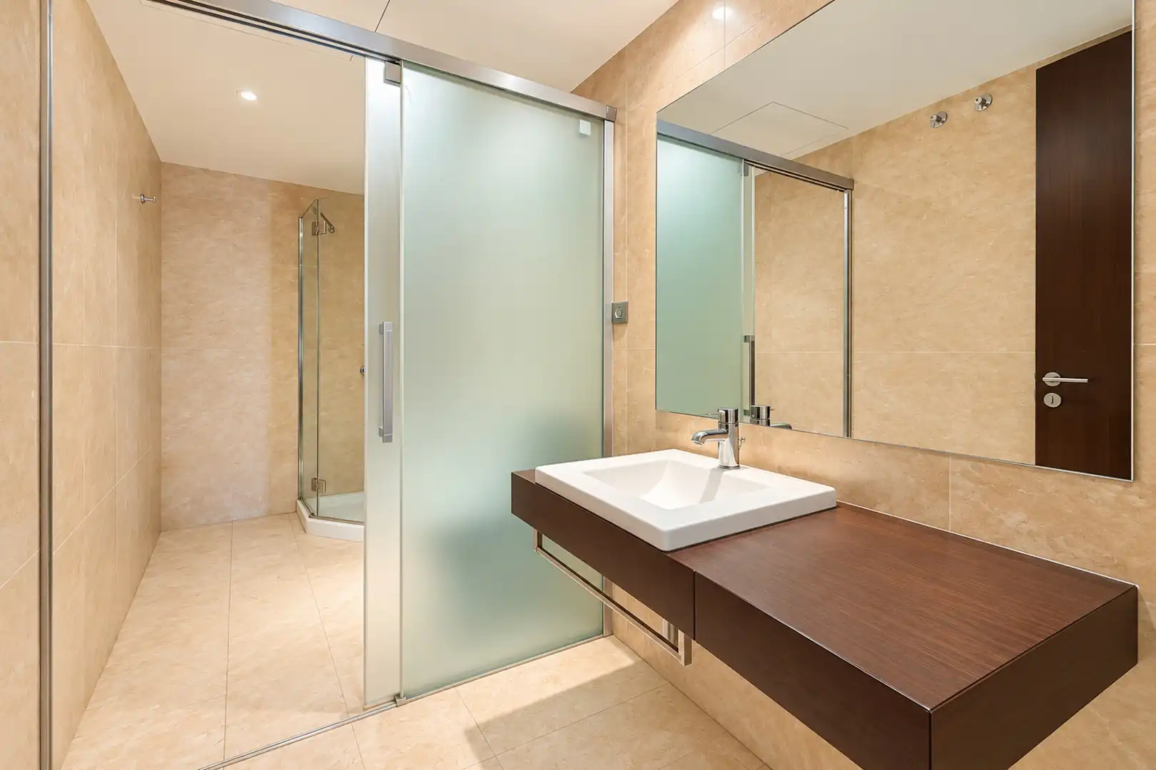Badezimmer von Wohnungen zum Verkauf in Marbella mit Klimaanlage, Terrasse und Schwimmbad