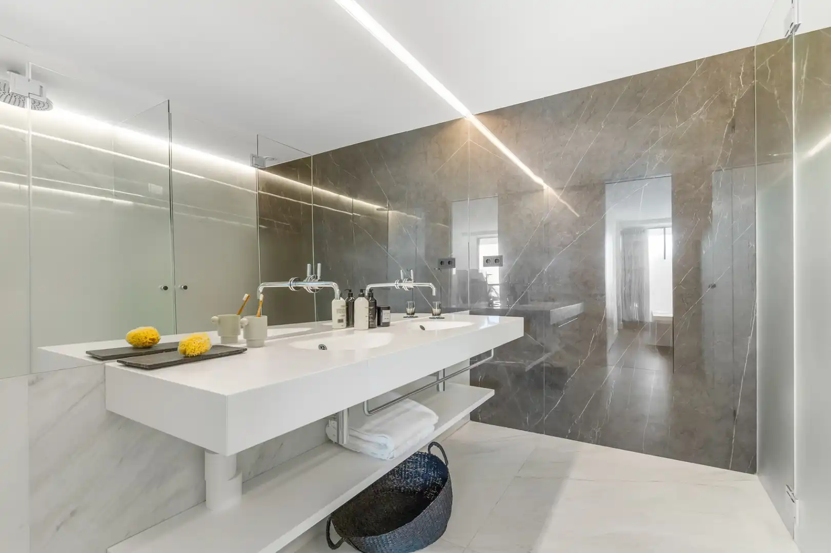 Bathroom of Flat for sale in Barcelona  with Air Conditioner, Heating and Terrace