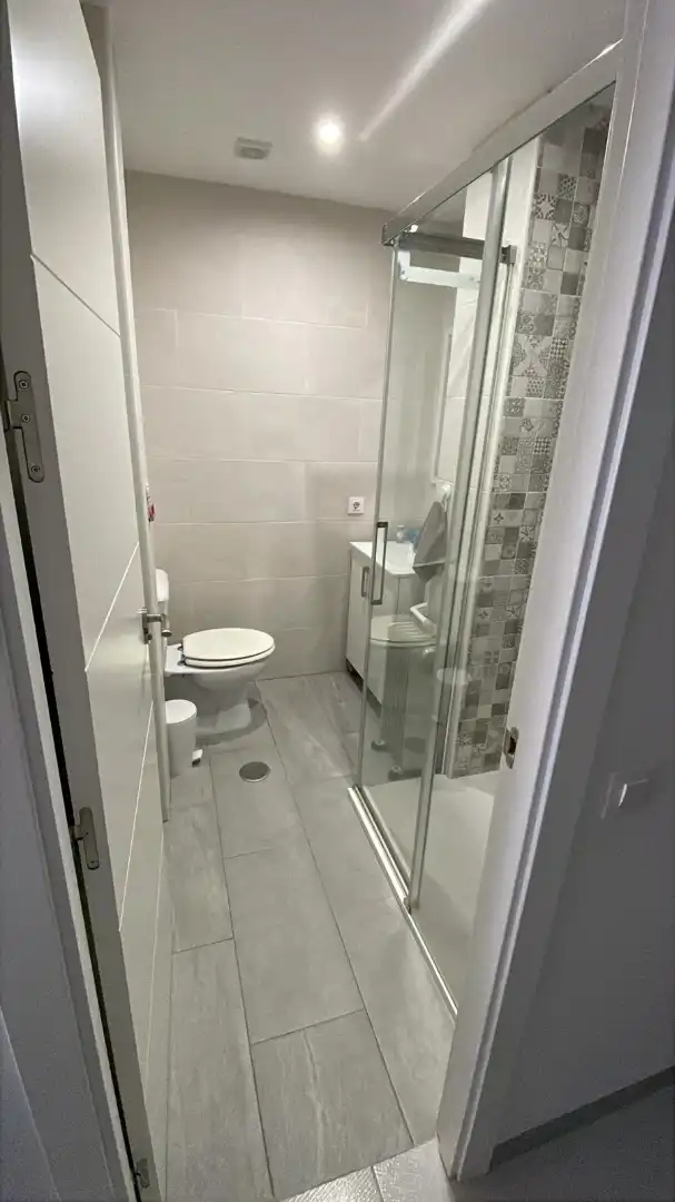 Baño de Apartamento en venta en El Portil con Terraza, Amueblado y Piscina comunitaria