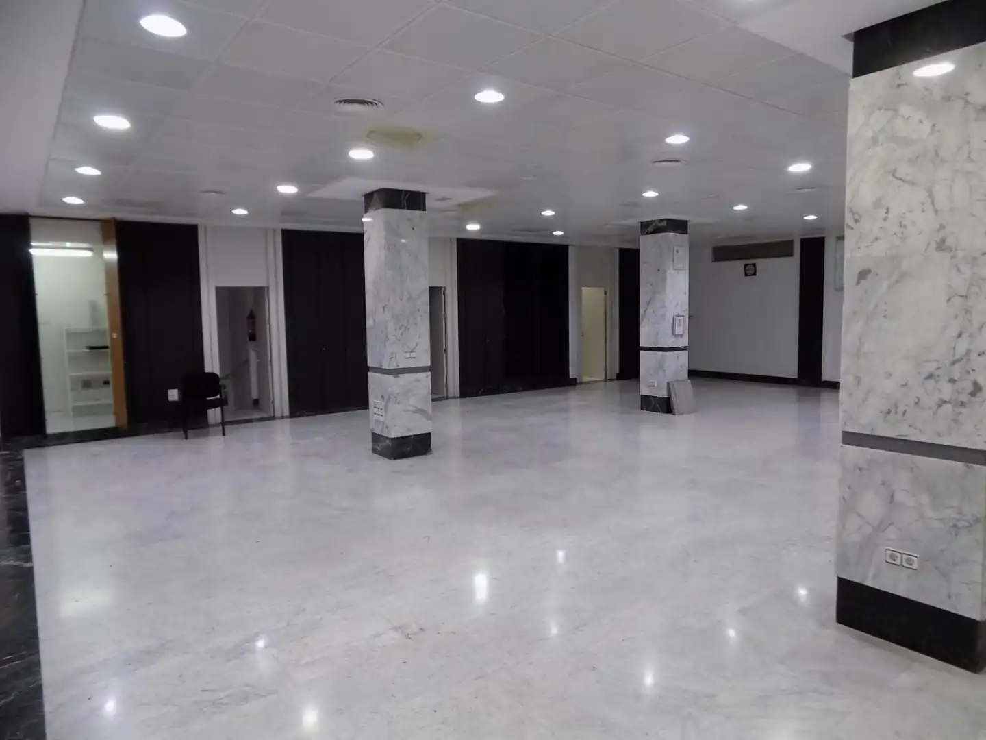 Local comercial en venta en Centro, imagen 2