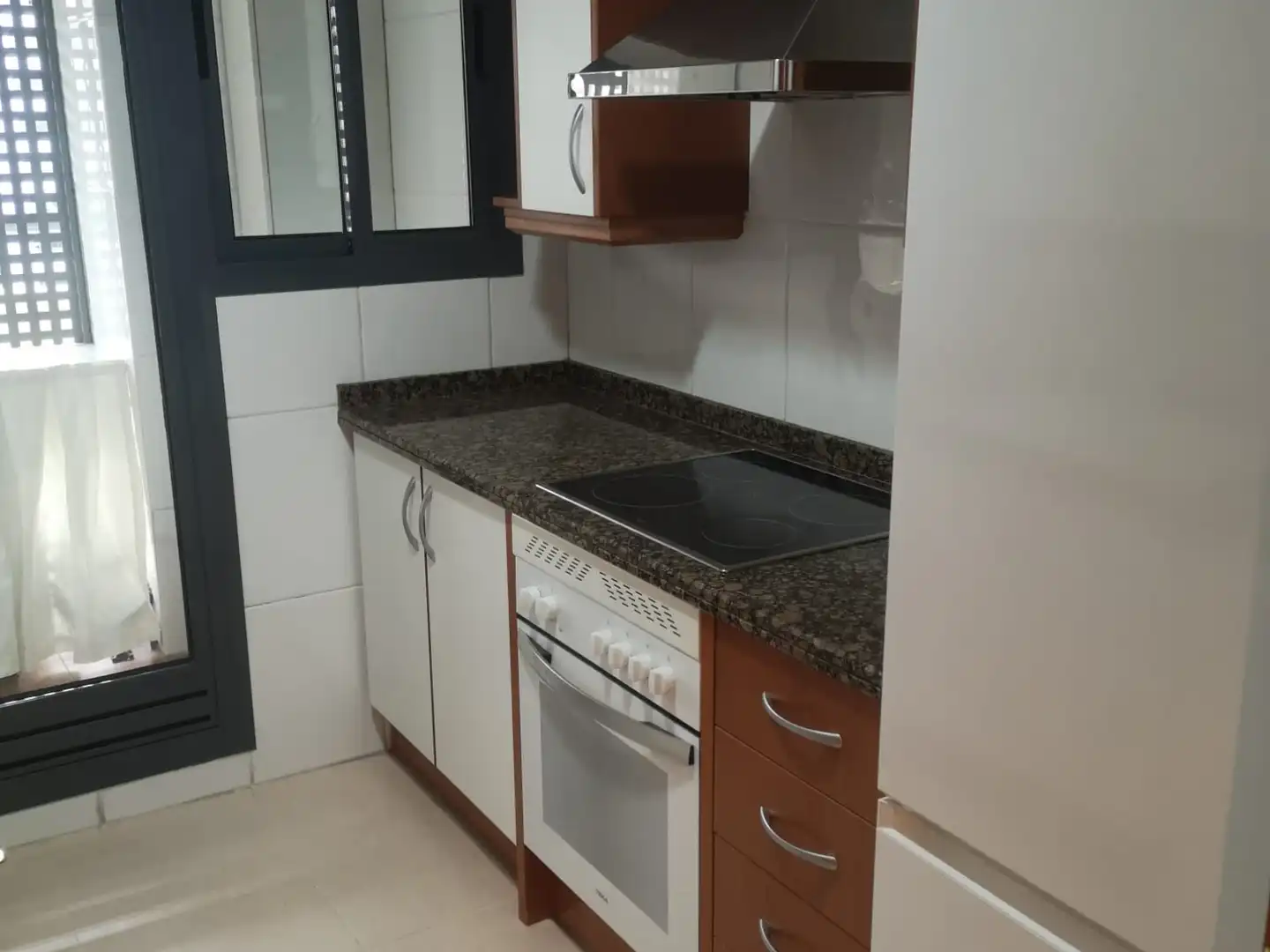 Cuina de Pis de lloguer en Valencia amb Traster, Piscina i Moblat