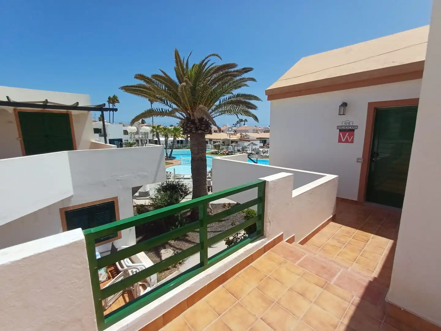 Außenansicht von Wohnungen zum Verkauf in Antigua mit Terrasse, Möbliert und Gemeinschaftspool