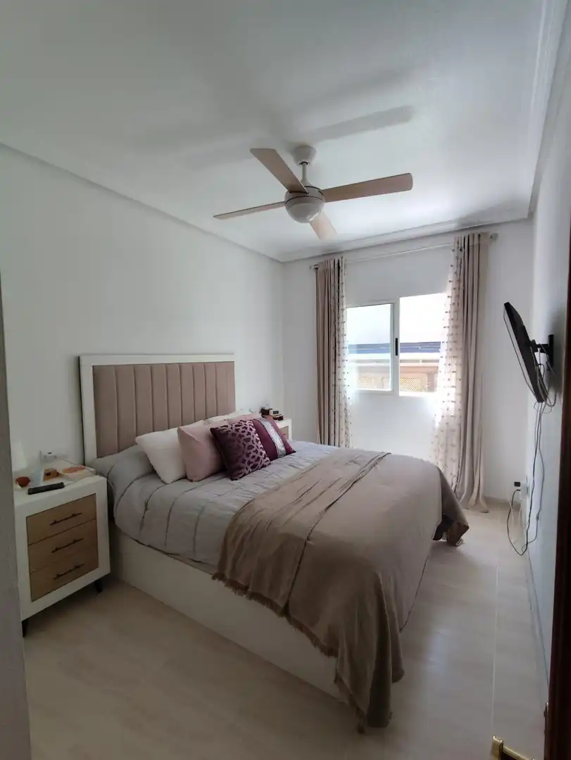 Schlafzimmer von Erdgeschoss zum Verkauf in Águilas mit Klimaanlage, Heizung und Privatgarten