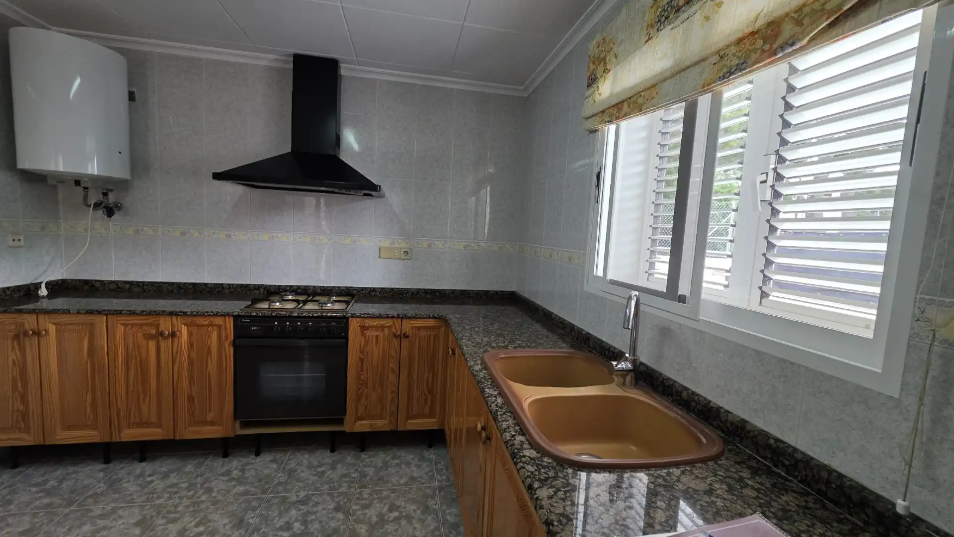 Cocina de Casa o chalet en venta en Chiva con Aire acondicionado, Jardín privado y Terraza