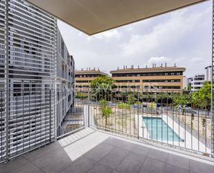 Vista exterior de Apartament de lloguer en Sant Cugat del Vallès amb Aire condicionat, Terrassa i Piscina