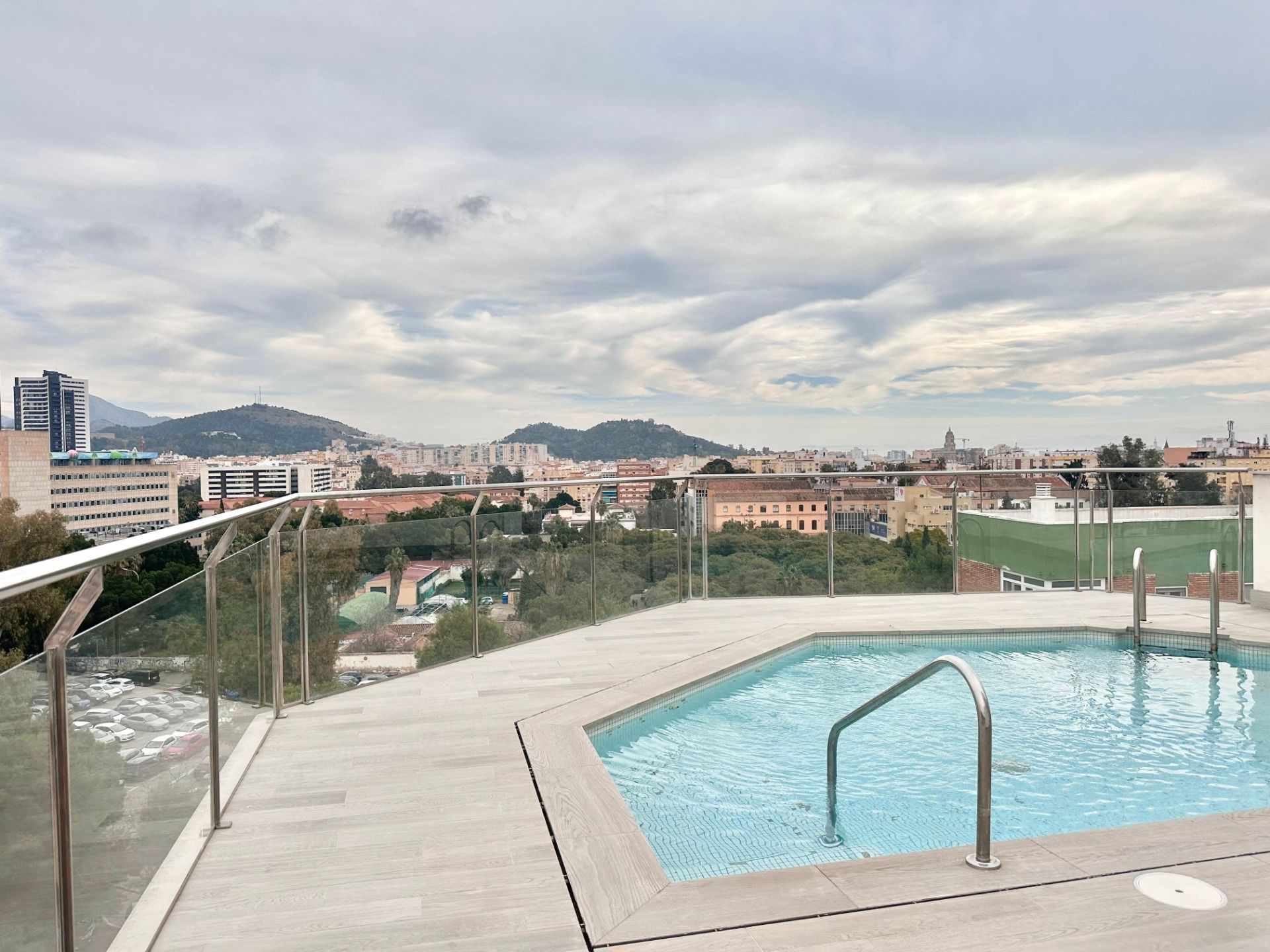 Piscina de Àtic en venda en Málaga Capital amb Aire condicionat, Terrassa i Alarma