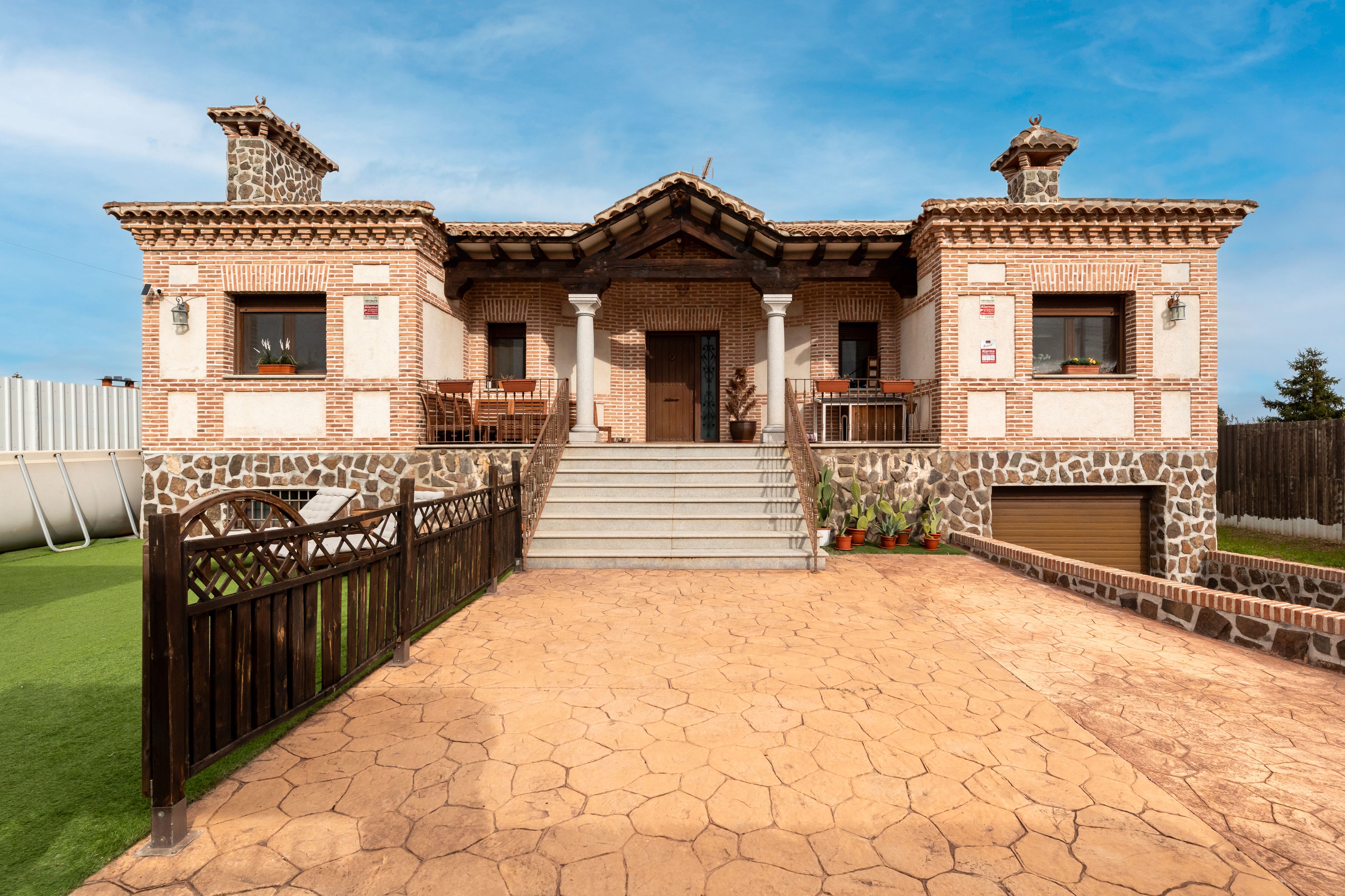 Vista exterior de Casa o chalet en venta en El Viso de San Juan con Aire acondicionado, Jardín privado y Trastero