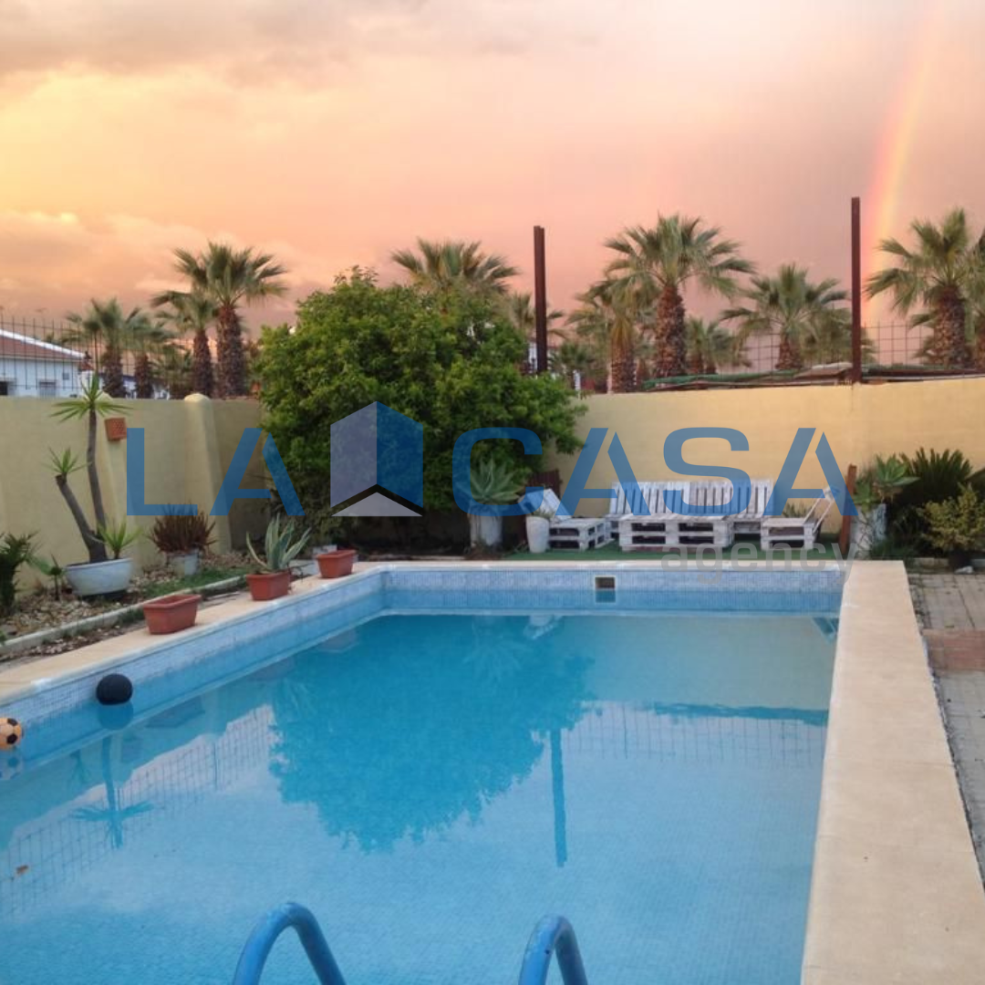 Piscina de Casa o xalet en venda en Villamanrique de la Condesa amb Terrassa i Traster