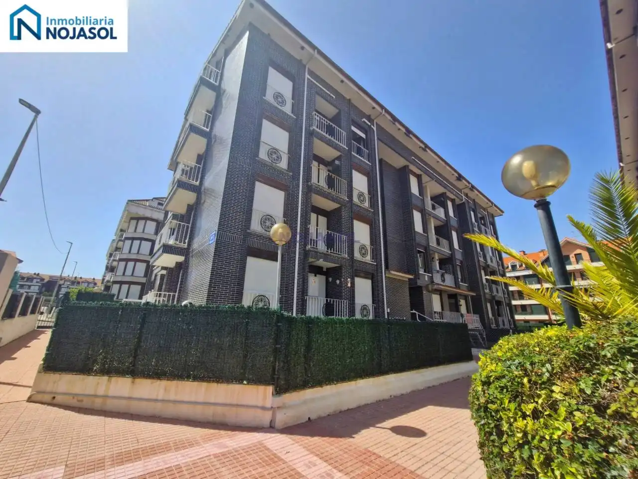 Vista exterior de Apartamento en venta en Noja con Calefacción, Terraza y Balcón