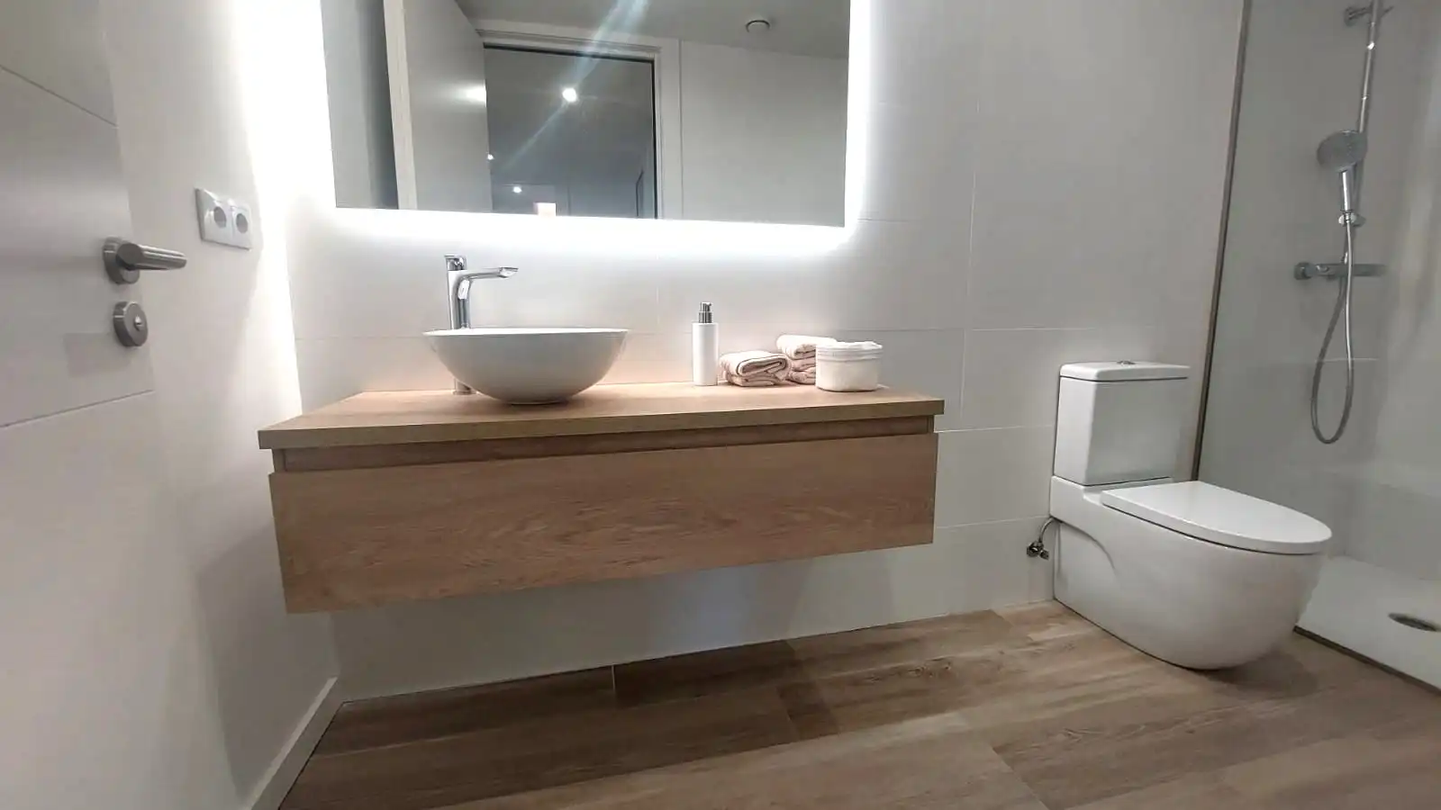 Bany de Pis en venda en Vic amb Aire condicionat, Calefacció i Terrassa