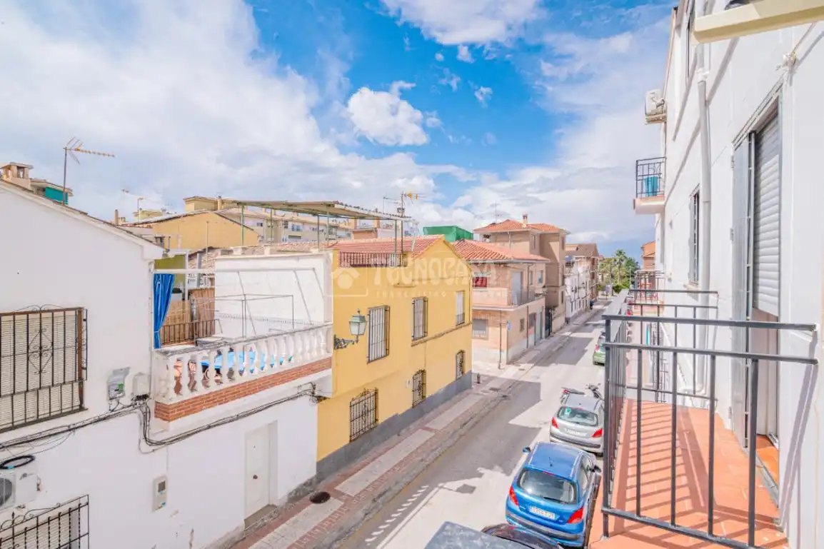 Vista exterior de Piso en venta en Granada con Aire acondicionado y Balcón