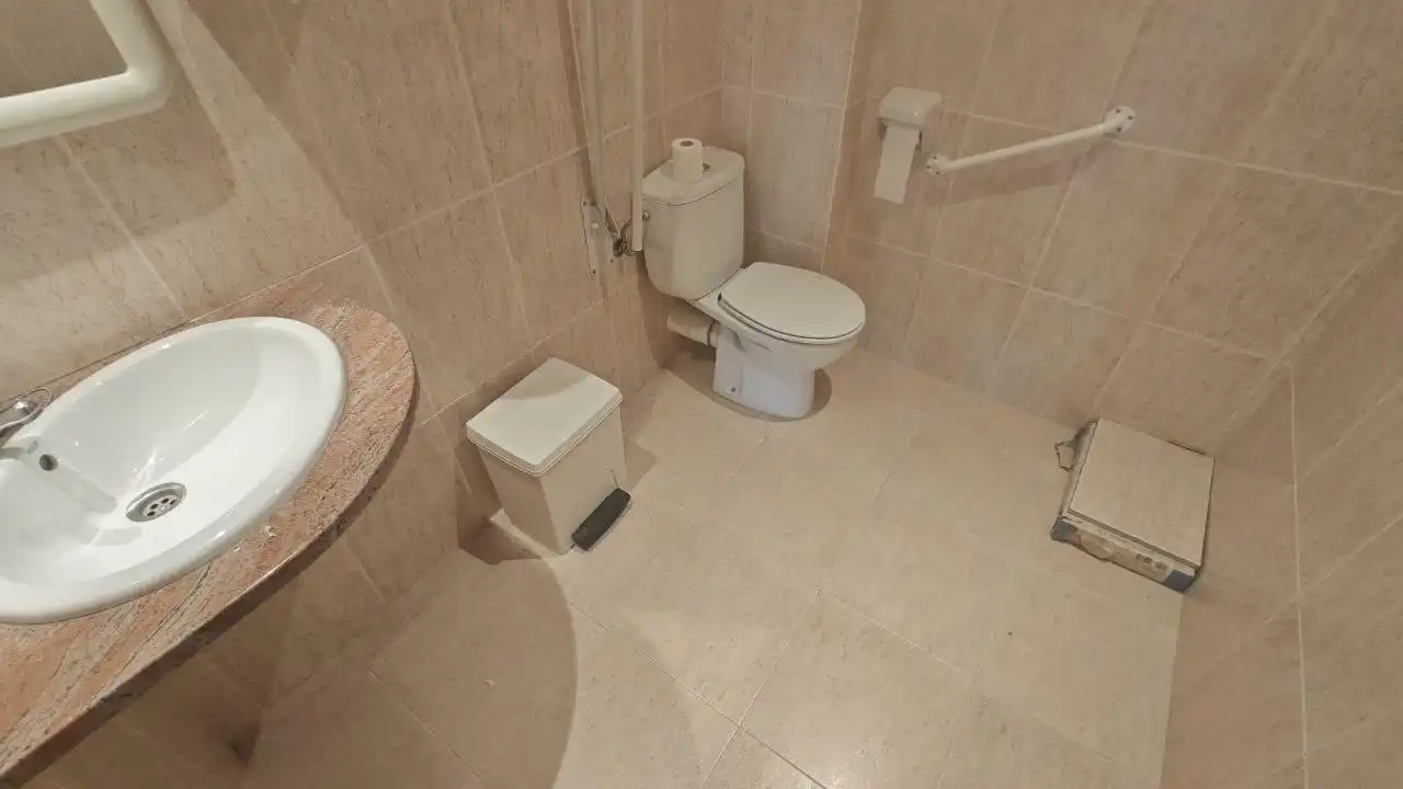 Bathroom of Commercial properties for rent in Centre - Passeig i Rodalies