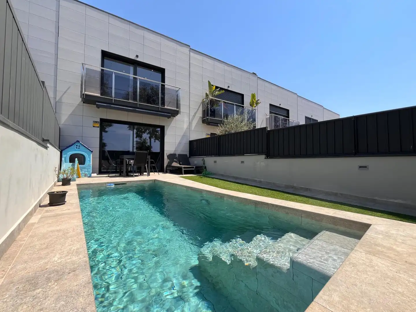 Swimming pool of Detached homes for sale in Vilanova i la Geltrú  with Heating, Private garden and Swimming Pool