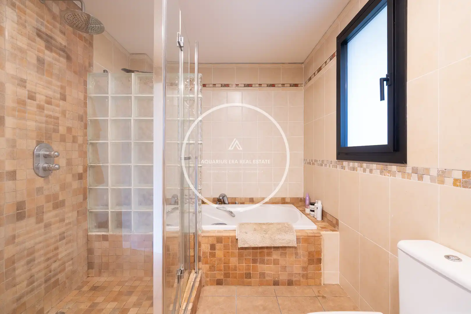 Baño de Casa o chalet en venta en Seva con Aire acondicionado, Calefacción y Jardín privado
