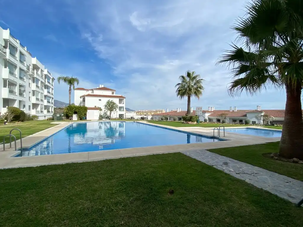 Appartement compact avec piscine à vendre à C/ Geranio-Miraflores