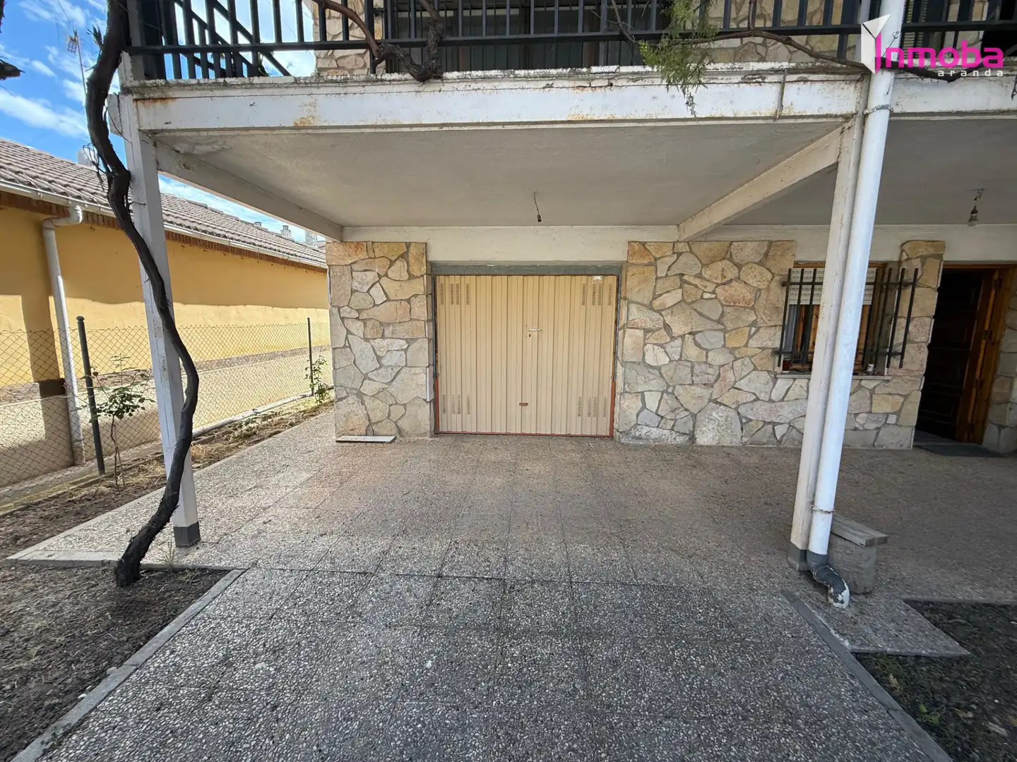 Aparcament de Casa o xalet en venda en Fuentespina amb Calefacció, Jardí privat i Terrassa