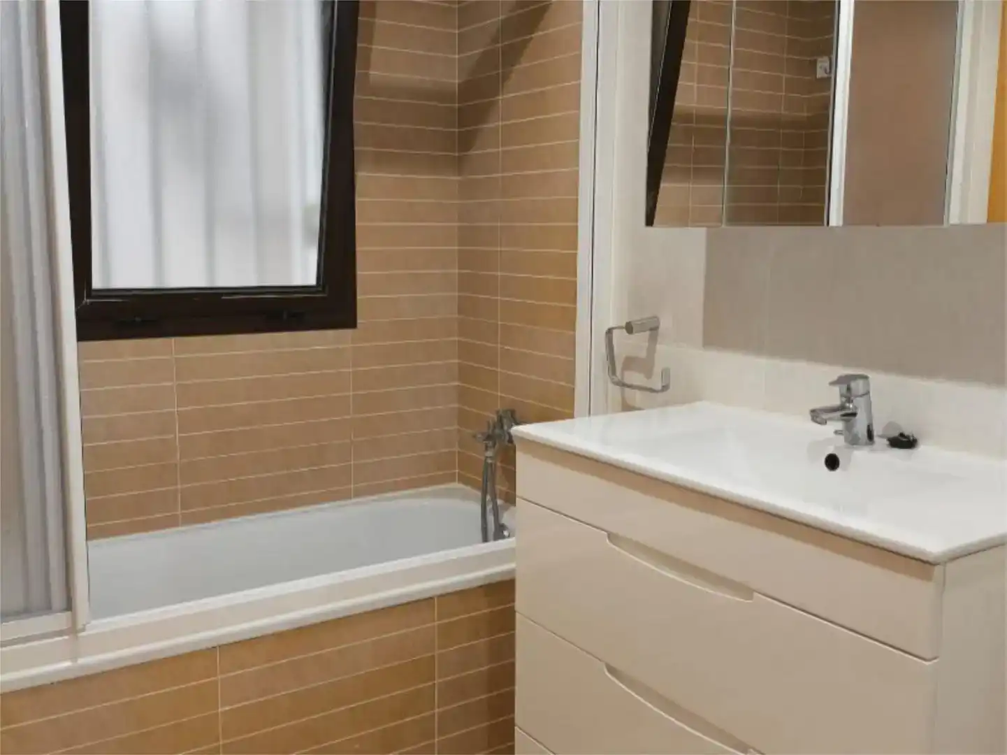 Badezimmer von Wohnung zum Verkauf in Onil mit Balkon