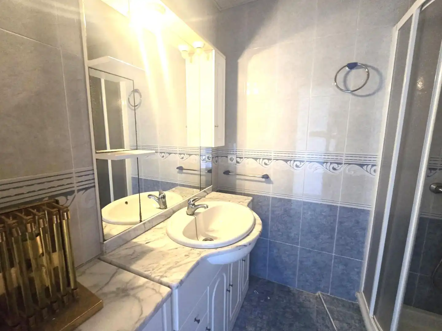 Baño de Apartamento en venta en Torrevieja con Jardín privado, Terraza y Amueblado