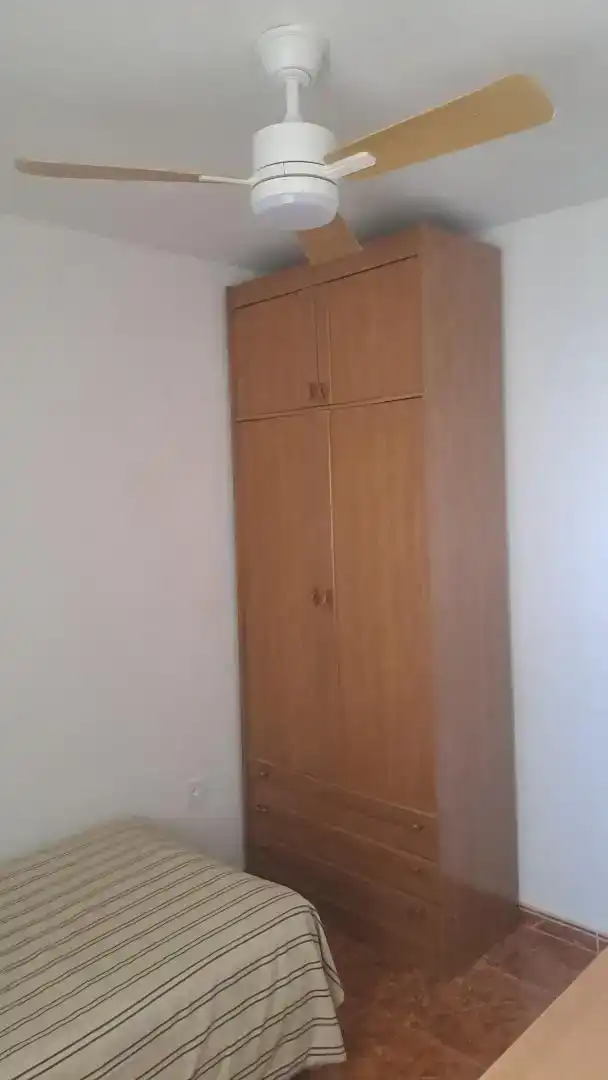 Schlafzimmer von Wohnung zur Miete in Sevilla mit Klimaanlage, Privatgarten und Möbliert