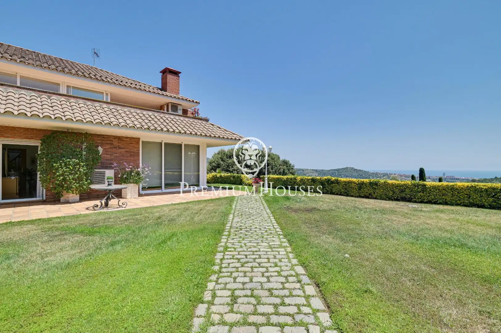 Vista exterior de Casa o xalet de lloguer en Argentona amb Calefacció, Jardí privat i Terrassa