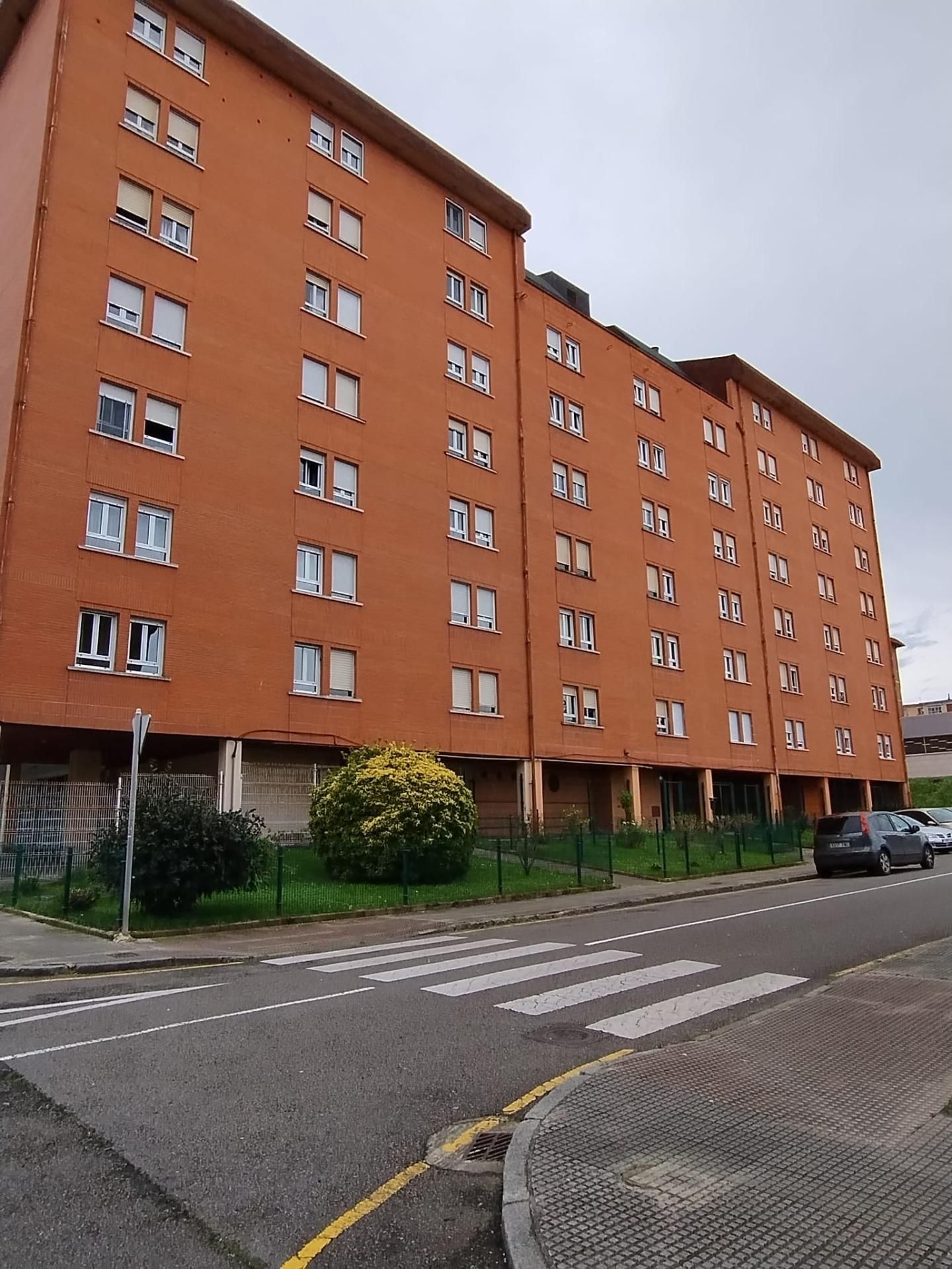 Vista exterior de Pis en venda en Avilés amb Calefacció