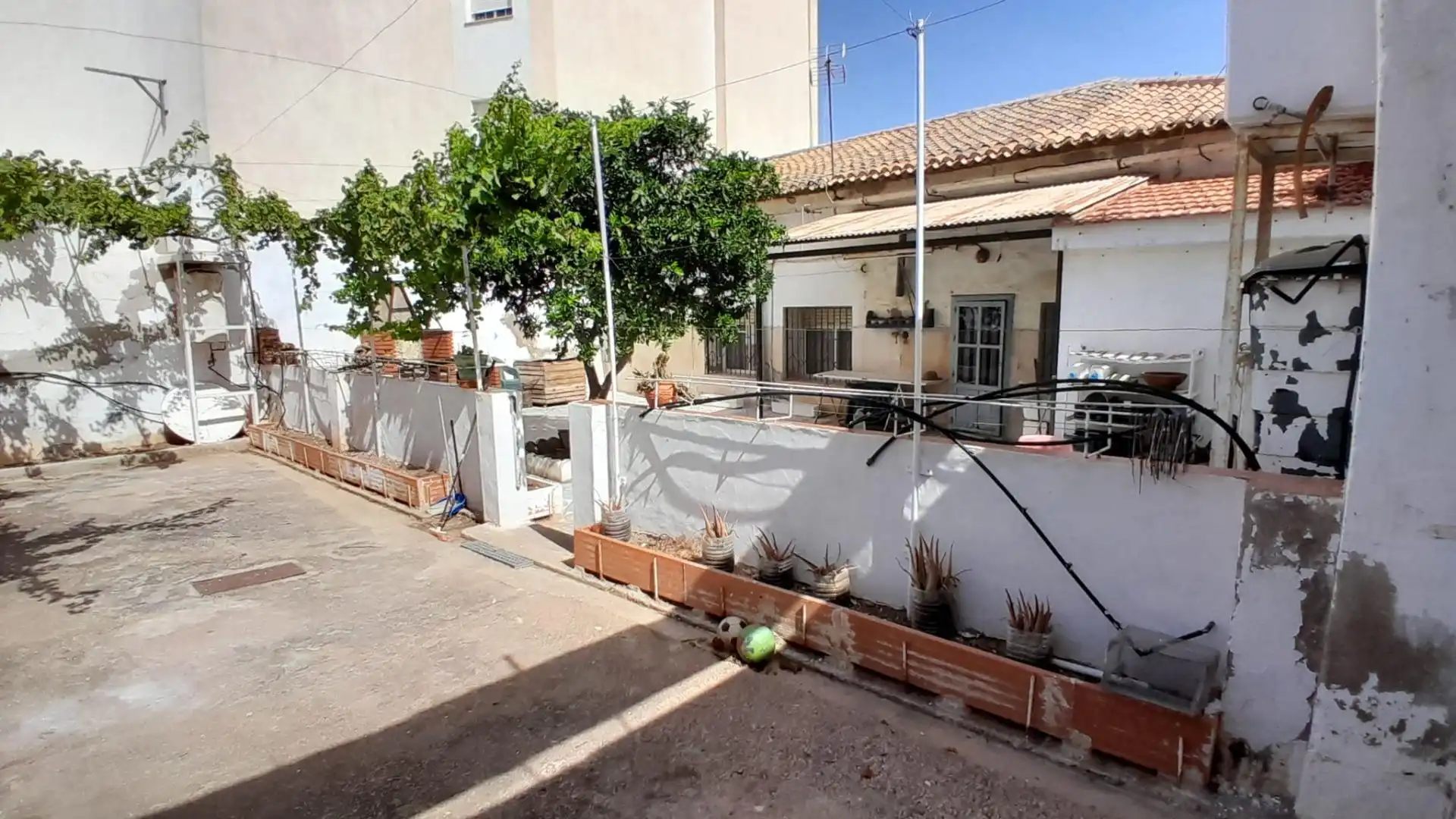 Vista exterior de Casa o xalet en venda en La Unión amb Jardí privat i Moblat