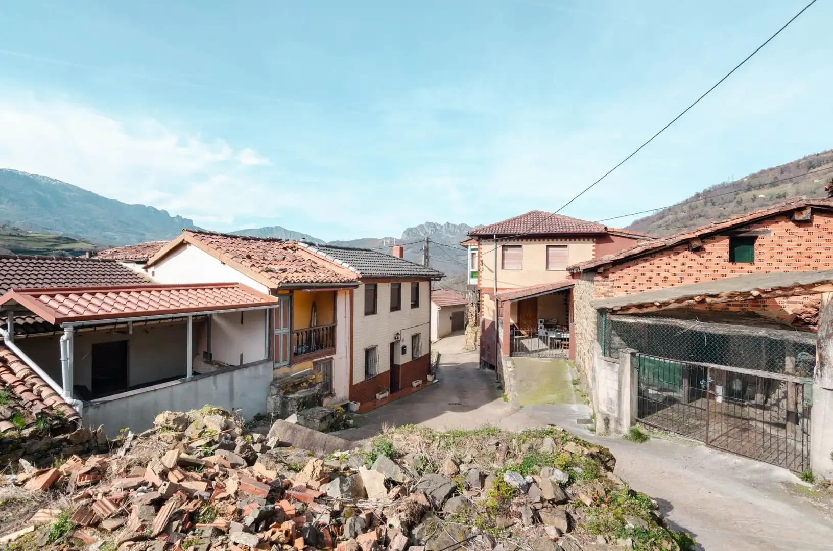 Vista exterior de Casa o xalet en venda en Riosa amb Jardí privat
