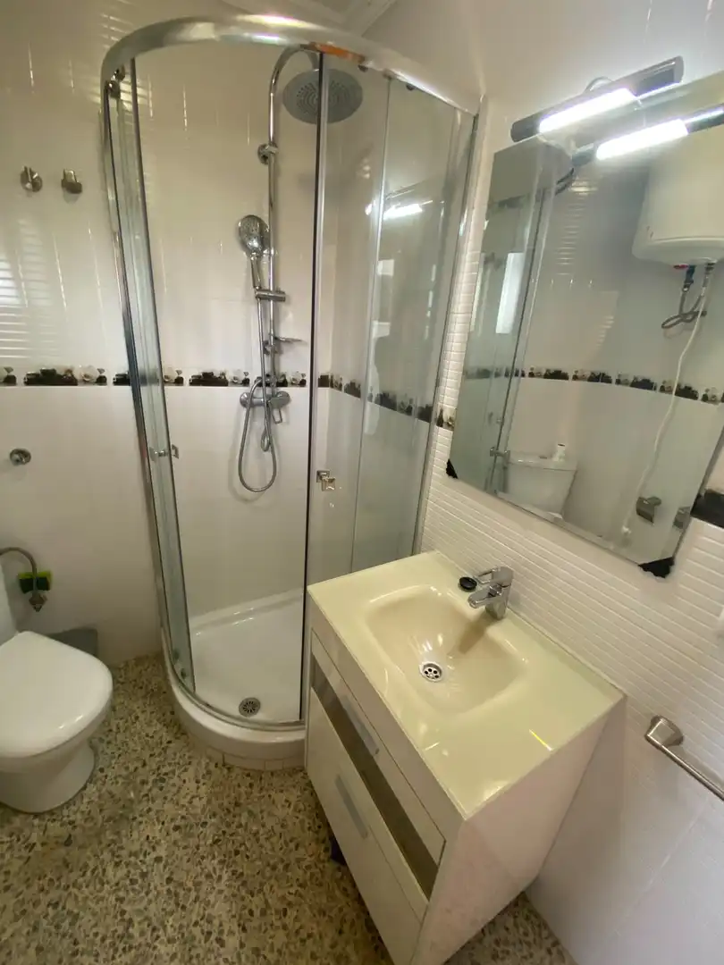 Badezimmer von Wohnung zur Miete in Sevilla mit Terrasse und Möbliert