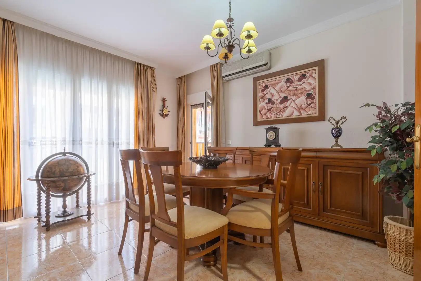 Menjador de Apartament en venda en Mijas amb Aire condicionat, Terrassa i Moblat