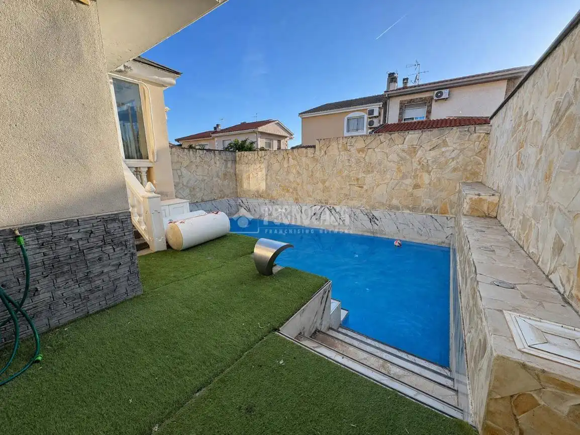 Semi-detached house with pool for sale in Morata de Tajuña, imagen 2