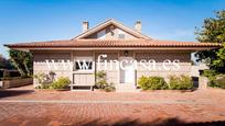 Vista exterior de Casa o xalet en venda en Vigo  amb Aire condicionat, Terrassa i Piscina