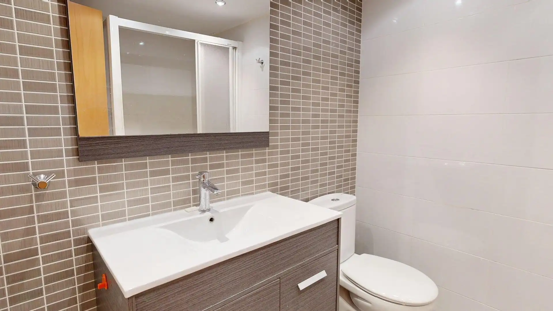 Baño de Piso en venta en Zaragoza con Calefacción, Terraza y Balcón