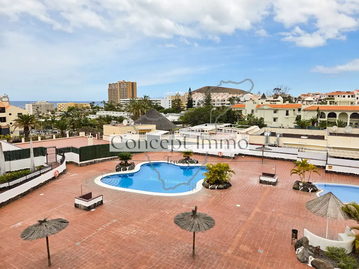 Vista exterior de Planta baja en venta en Arona con Terraza, Trastero y Alarma