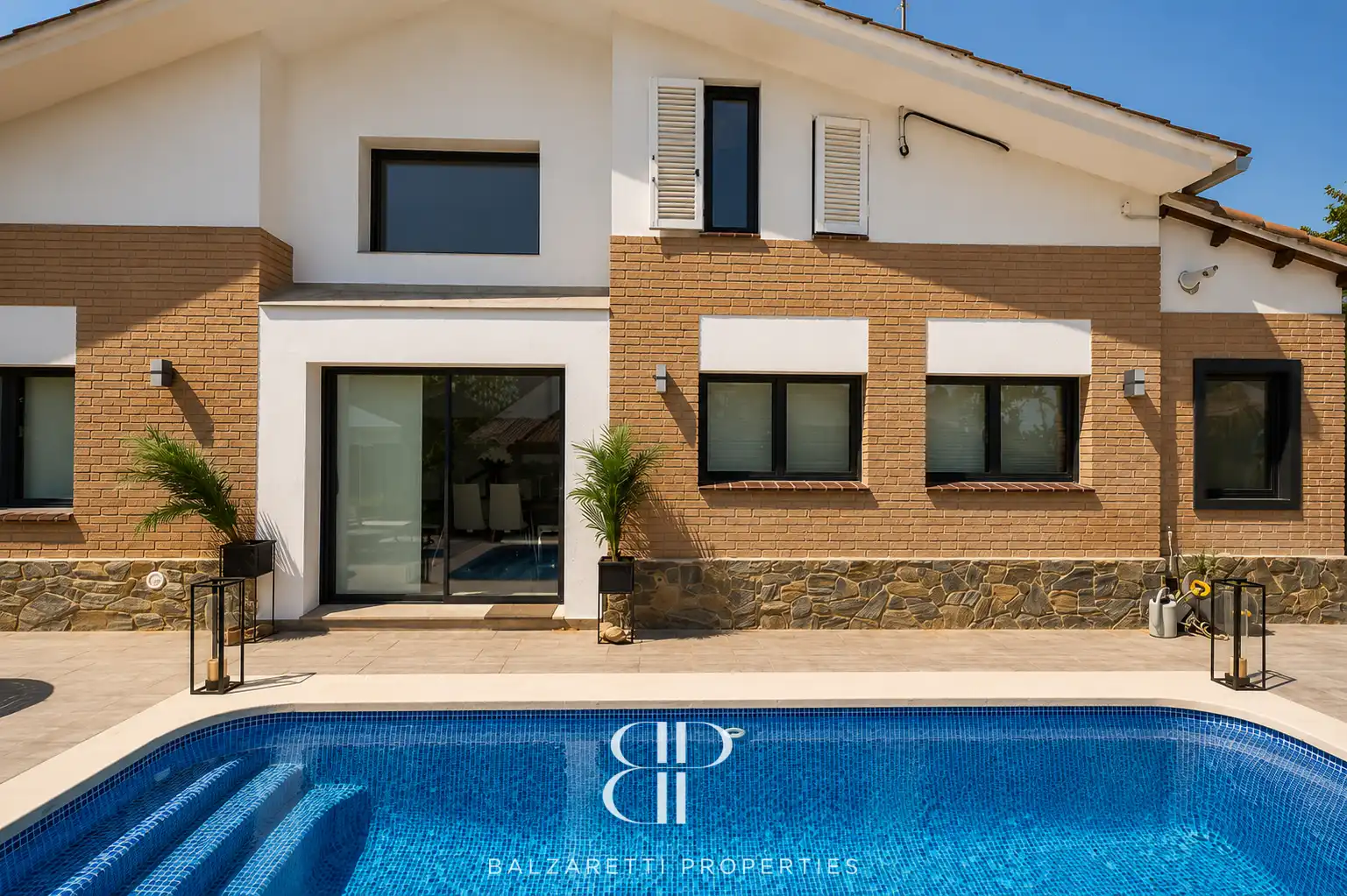 Außenansicht von Haus oder Chalet zum Verkauf in Canet de Mar mit Klimaanlage, Heizung und Privatgarten