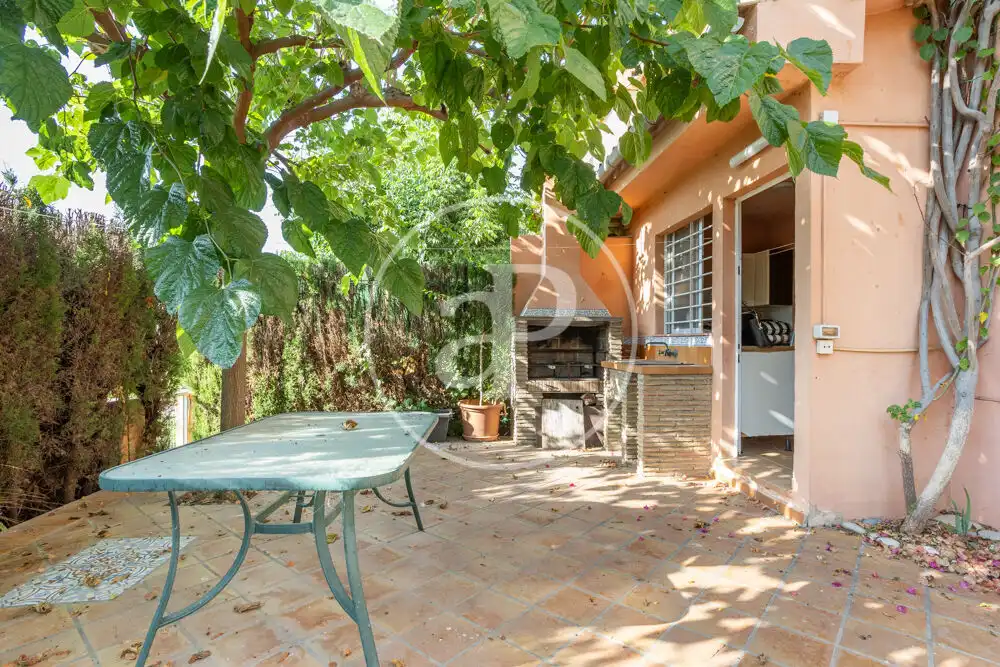Jardí de Casa adosada en venda en Castellón de la Plana / Castelló de la Plana amb Aire condicionat, Calefacció i Jardí privat