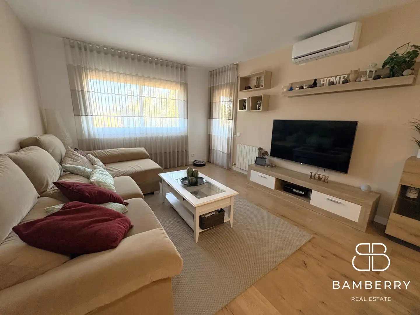 Flat with terrace for sale in Centre