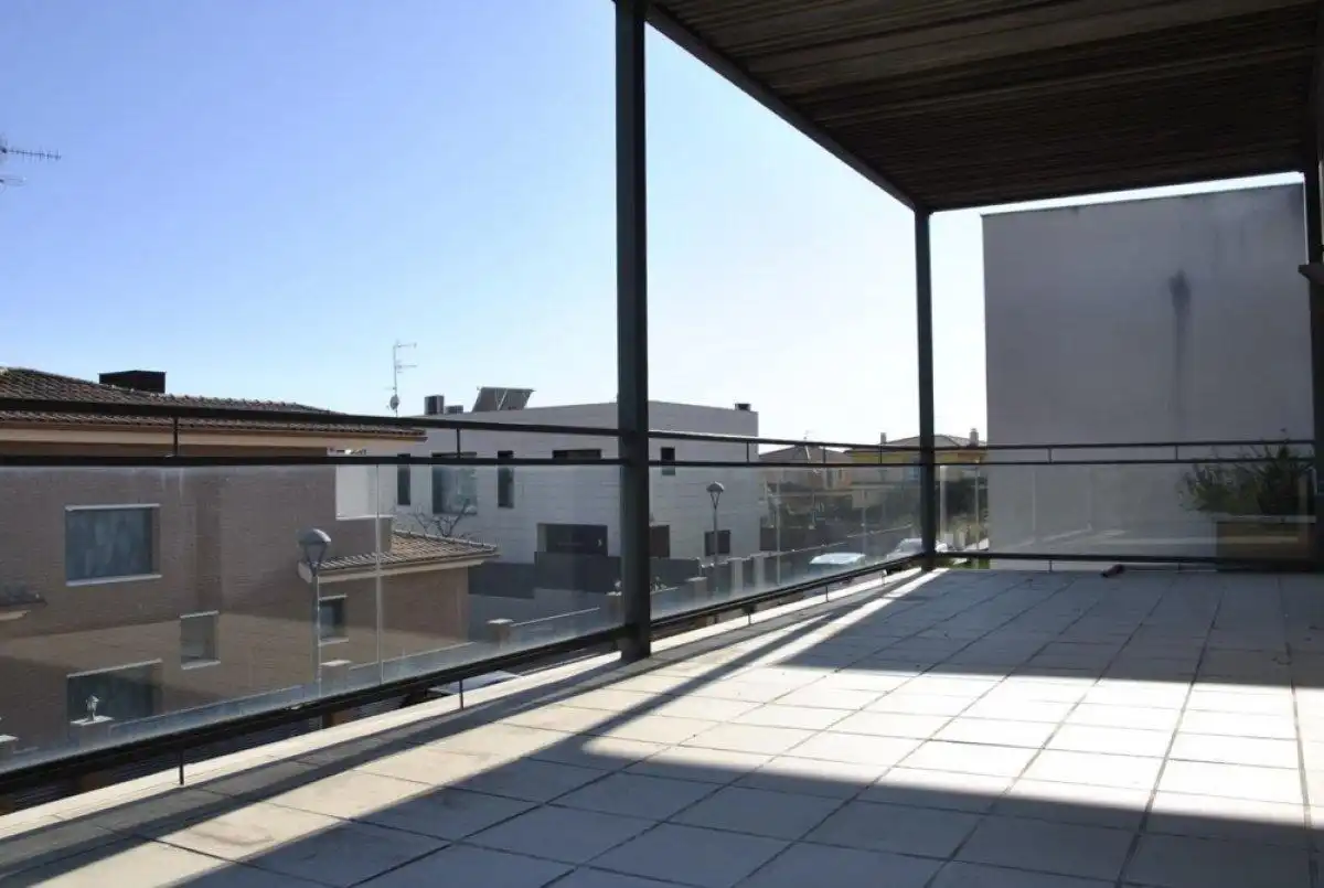 Terrassa de Casa o xalet en venda en Cunit amb Calefacció, Jardí privat i Parquet
