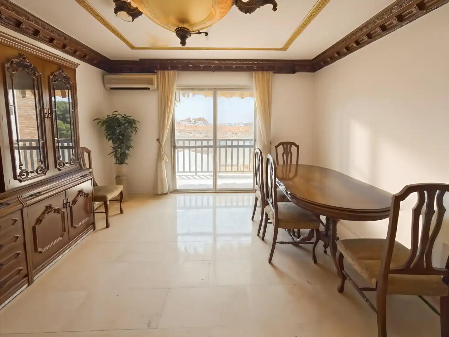 Comedor de Piso en venta en Benalmádena con Terraza y Piscina comunitaria