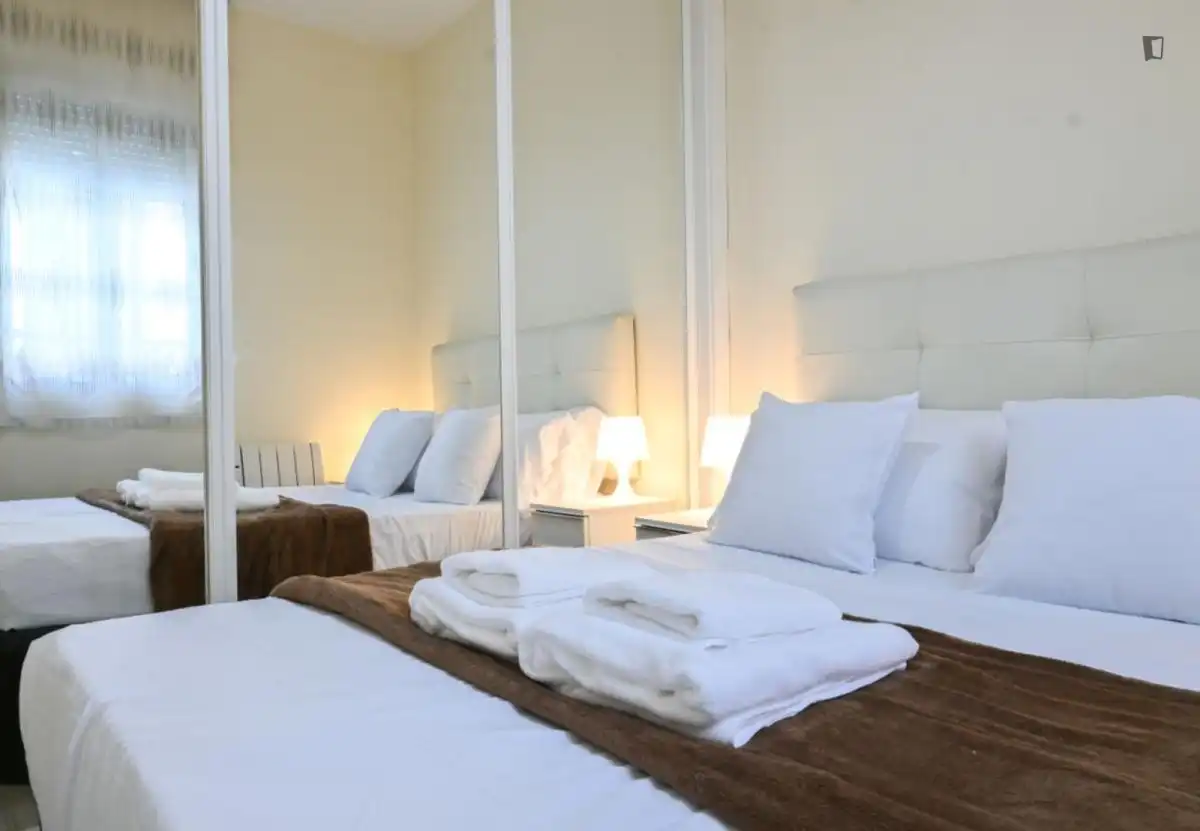 Schlafzimmer von Wohnungen zur Miete in Madrid mit Klimaanlage, Heizung und Möbliert