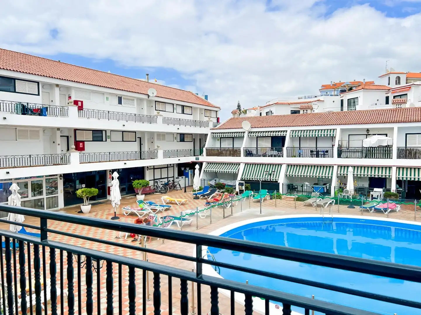 Vista exterior de Apartament en venda en Arona amb Terrassa i Piscina comunitària