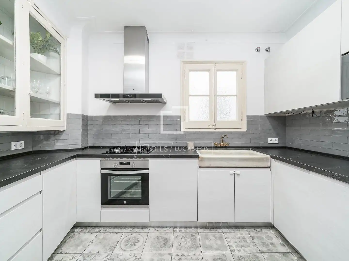 Kitchen of Flat for sale in Barcelona  with Air Conditioner, Terrace and Furnished